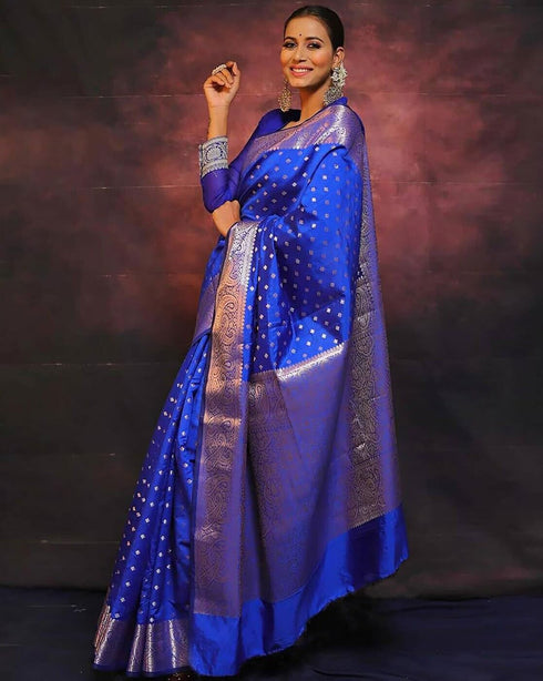 Vasthrlay Traditional Saree
