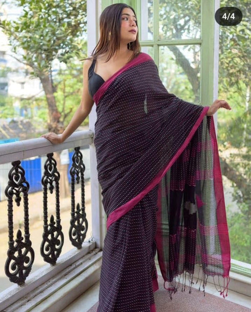 Vasthrlay Kalamkari Wedding Blacklining Black Saree With Blouse Piece