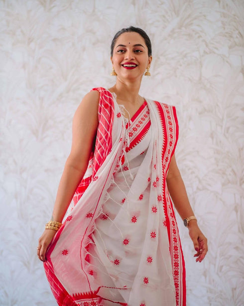 Vasthrlay Traditional Unstitched Saree