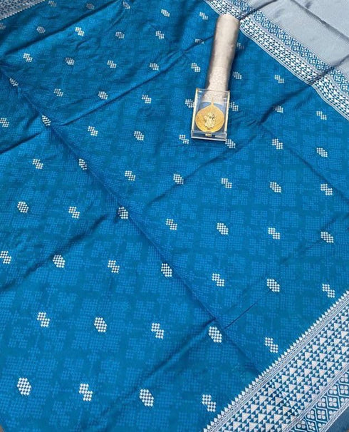 Vasthrlay Kanjivaram Unstitched Saree