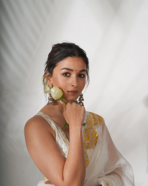 Vasthrlay White Georgette Saree