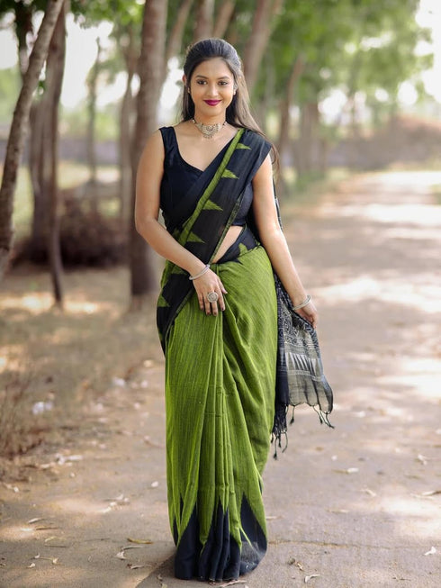 Vasthrlay Handloom Inspired Contrast Elegant