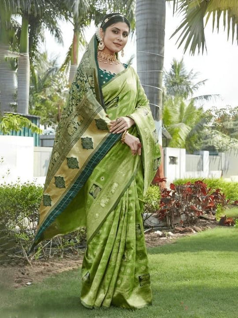 Vasthrlay Banarasi Traditional Unstitched Saree