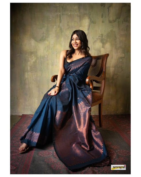 Vasthrlay Traditional Unstitched Saree