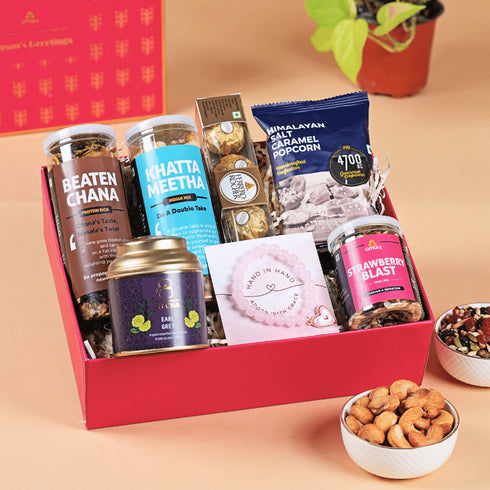 Omay Foods SNACK & SNUGGLE GIFT BOX