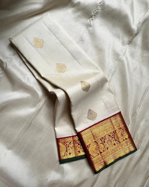 Vasthrlay Traditional Unstitched Saree