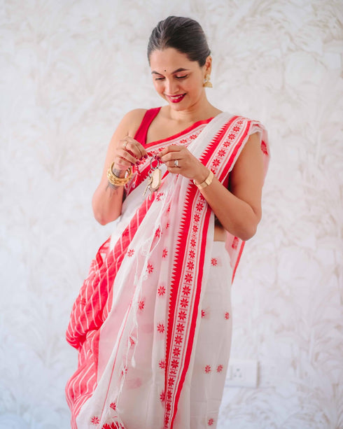 Vasthrlay Traditional Unstitched Saree