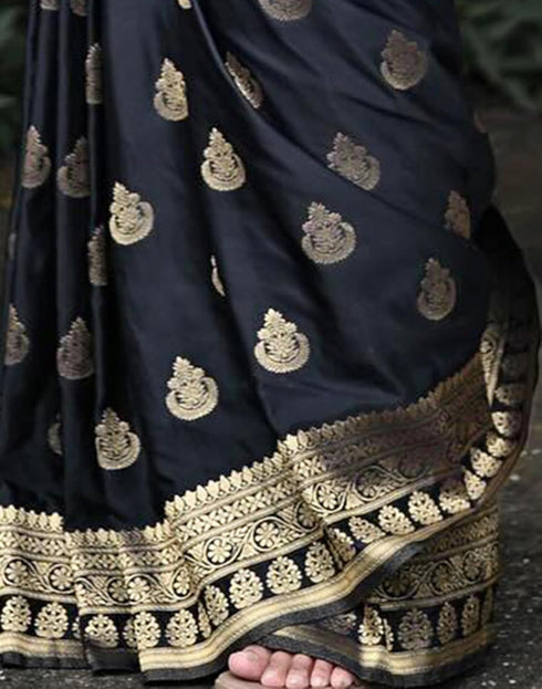 Vasthrlay Banarasi Jacquard Black And Golden Saree With Unstitched Blouse Piece