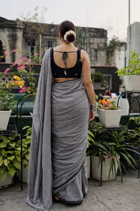 Vasthrlay Elegant Pattern Minimal Lightweight