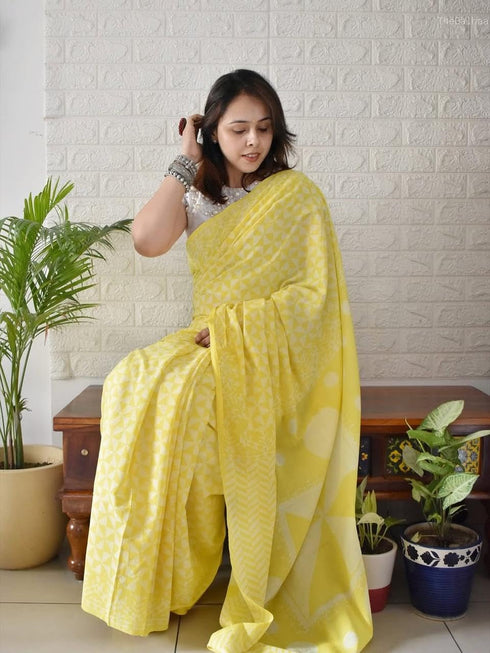 Vasthrlay Geometric Printed Lightweight