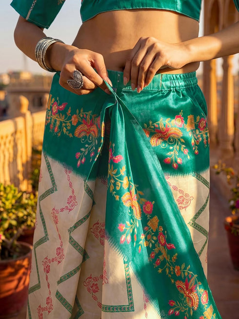 Vasthrlay Printed Coral Saree