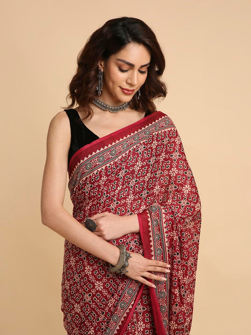 Vasthrlay Lightweight Breathable Traditional Printed Saree