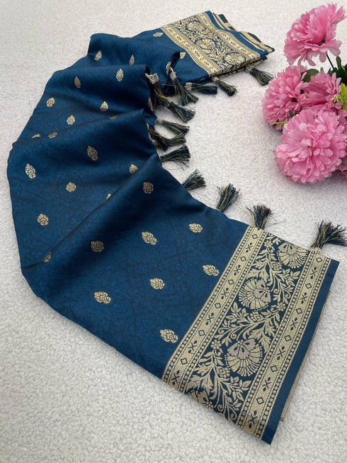 Vasthrlay Banarasi Weaving