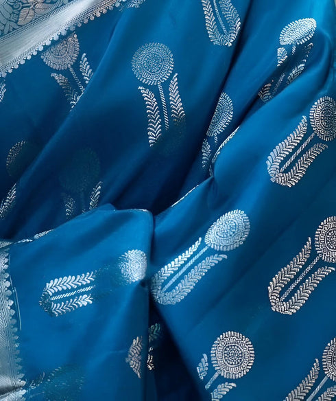 Vasthrlay Silver Banarasi Saree