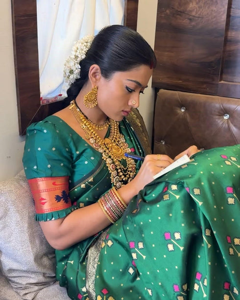Vasthrlay Banarasi Traditional Unstitched Saree