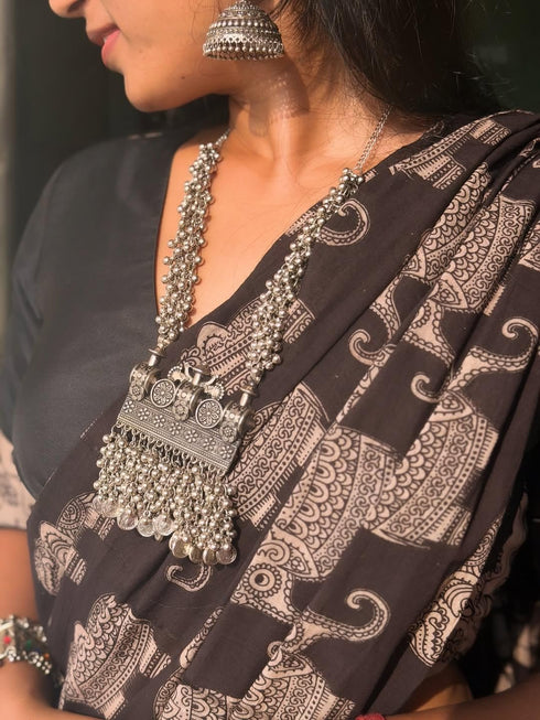 Vasthrlay Elegant Paisley Lightweight Traditional
