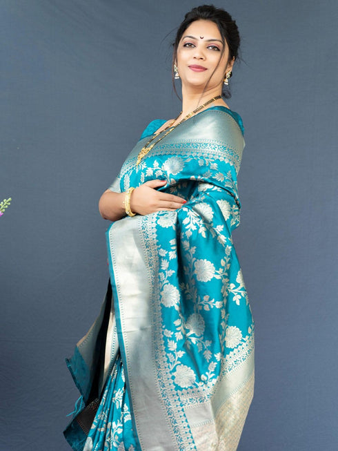 Vasthrlay Traditional Unstitched Saree