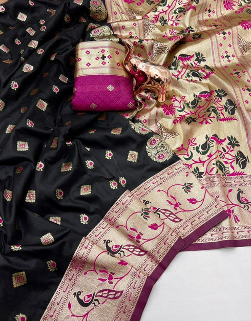 Vasthrlay Paithani Weaving Peacock