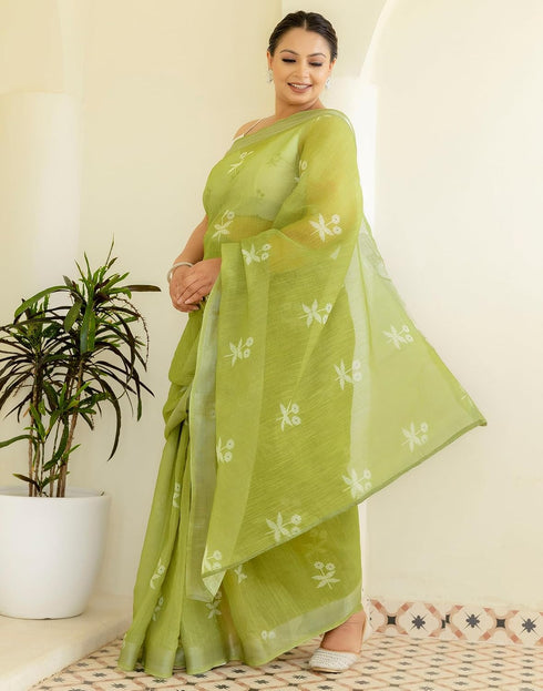 Vasthrlay Womens Printed Green Saree With Unstitched Blouse Piece