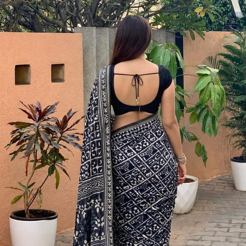 Vasthrlay Elegant Tribal Contrast Lightweight