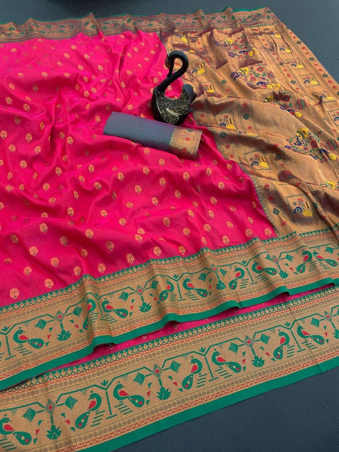 Vasthrlay Banarasi Paithani Weaving