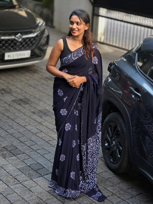 Vasthrlay Printed Traditional Lightweight Occasions