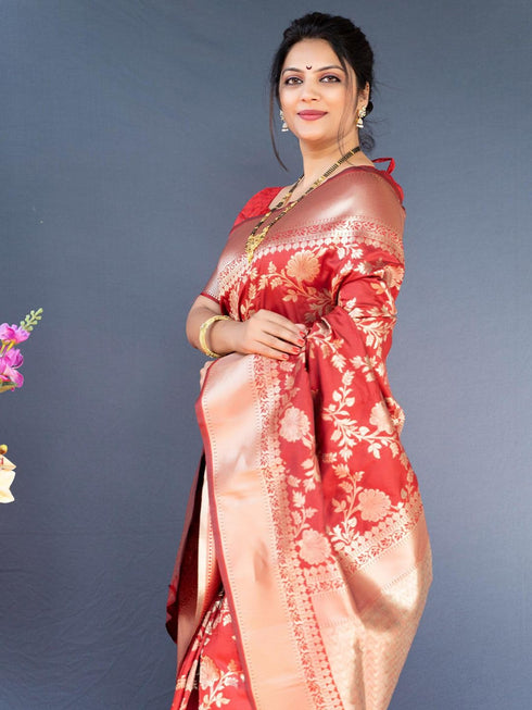 Vasthrlay Traditional Unstitched Saree