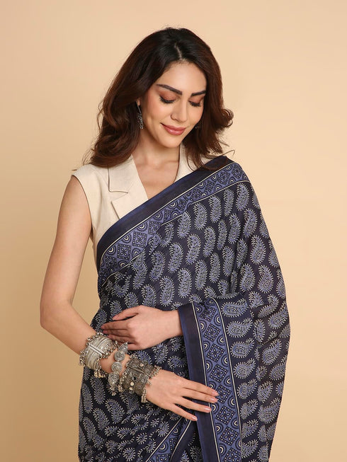 Vasthrlay Lightweight Breathable Traditional Printed Saree