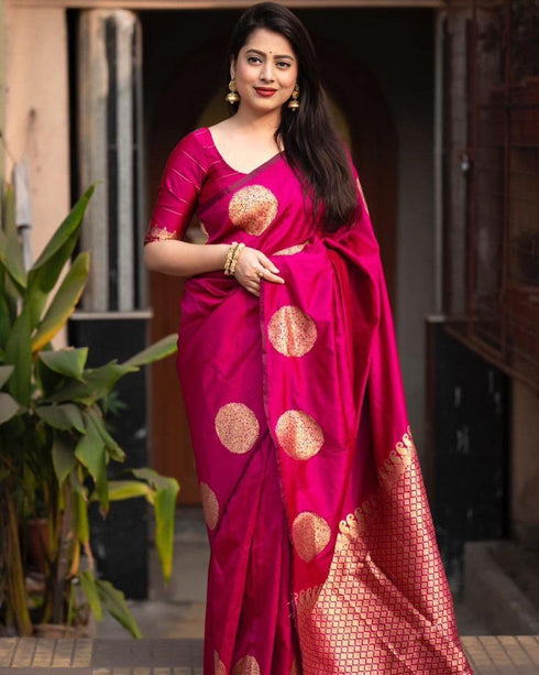 Vasthrlay Traditional Unstitched Saree