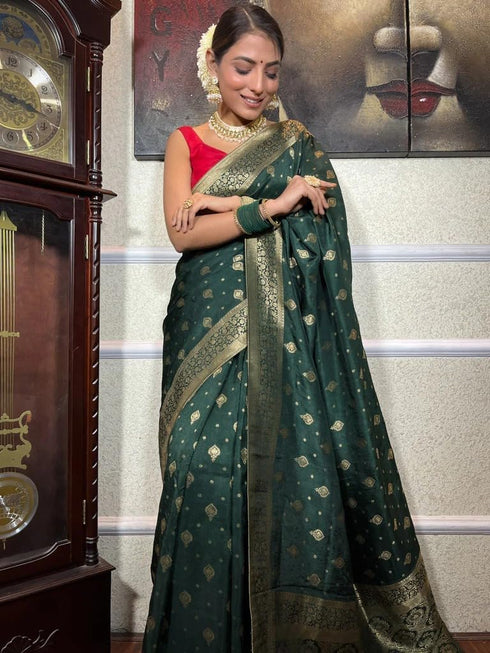 Vasthrlay Traditional Unstitched Saree