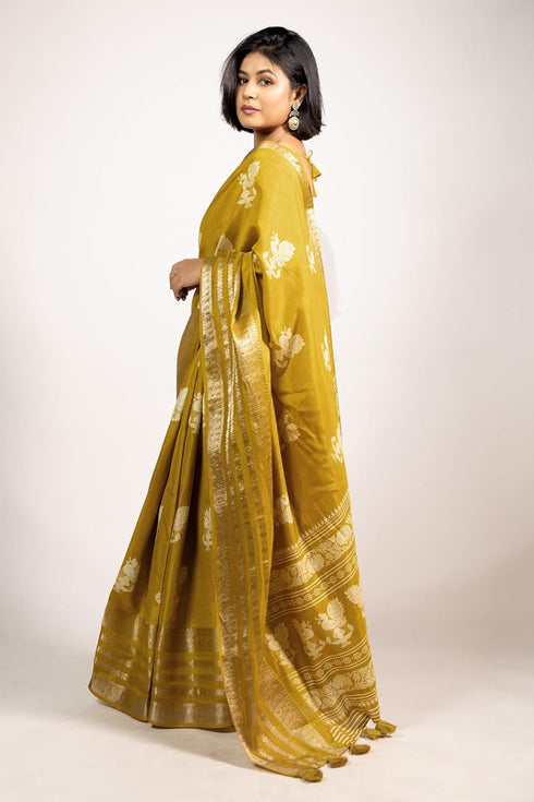 Vasthrlay Fashion Peacock Printed Ethnic Wear