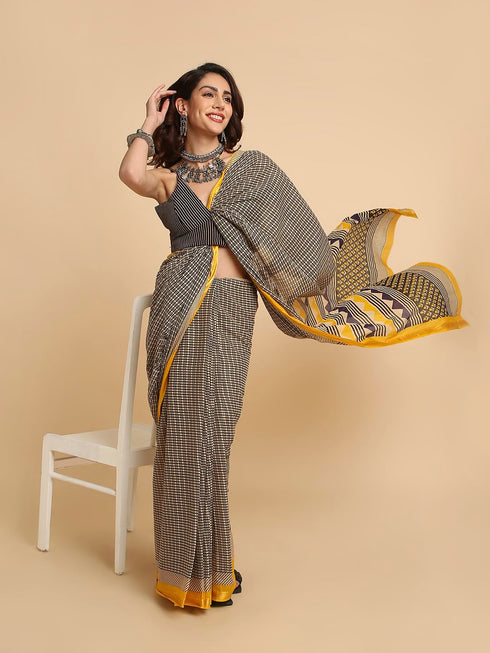 Vasthrlay Lightweight Breathable Traditional Printed Saree