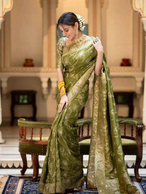 Vasthrlay Banarasi Traditional Unstitched Saree