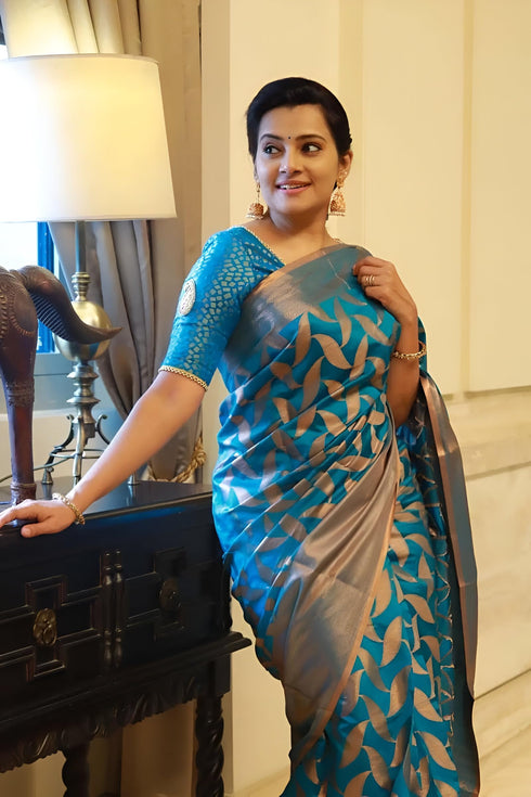 Vasthrlay Handwoven Traditional Saree