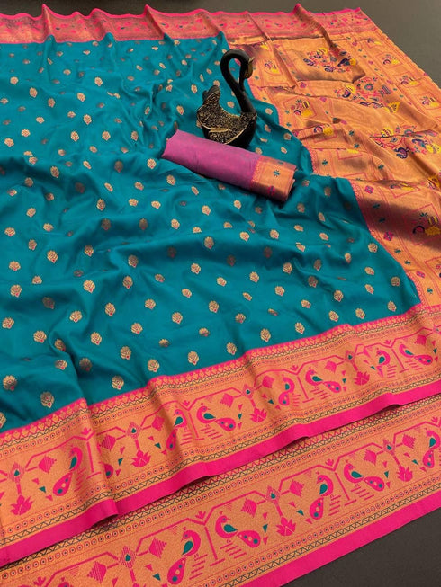 Vasthrlay Banarasi Paithani Weaving