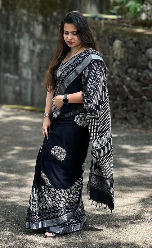 Vasthrlay Printed Lightweight Traditional Designer