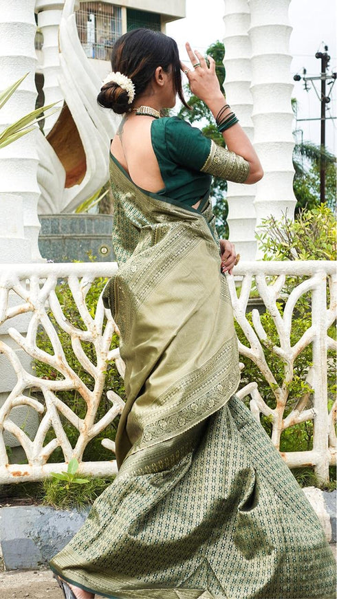 Vasthrlay Green Banarasi Saree