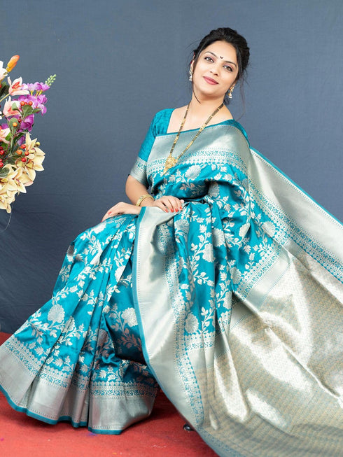 Vasthrlay Traditional Unstitched Saree