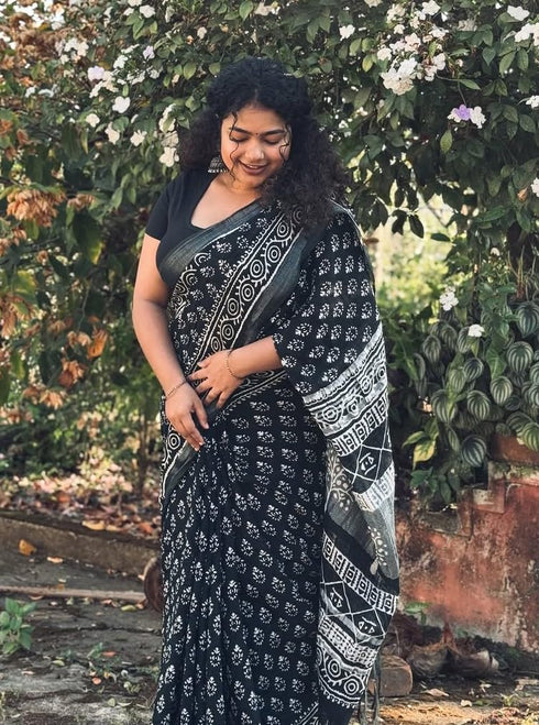 Vasthrlay Printed Traditional Lightweight Designer