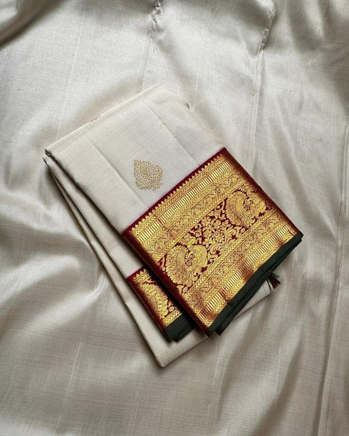 Vasthrlay Traditional Unstitched Saree