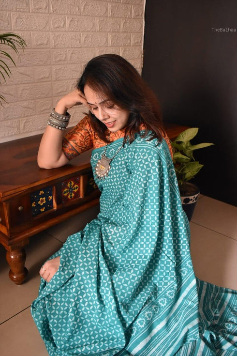 Vasthrlay Geometric Printed Lightweight