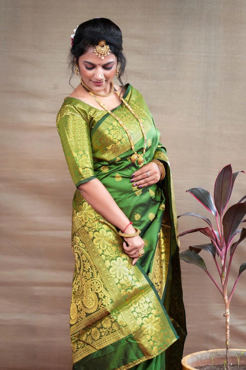 Vasthrlay Banarasi Unstitched Saree