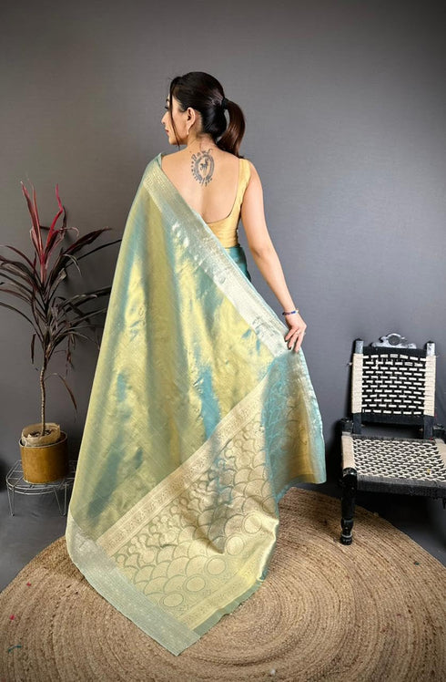 Vasthrlay Banarasi Weaving Lavendar