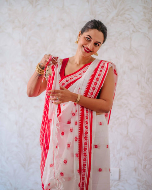 Vasthrlay Traditional Unstitched Saree