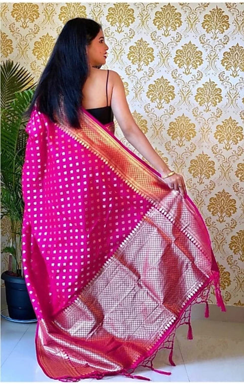 Vasthrlay Saree