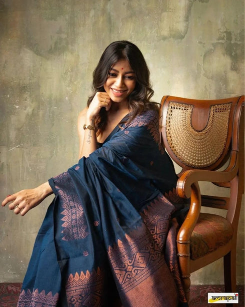 Vasthrlay Traditional Unstitched Saree