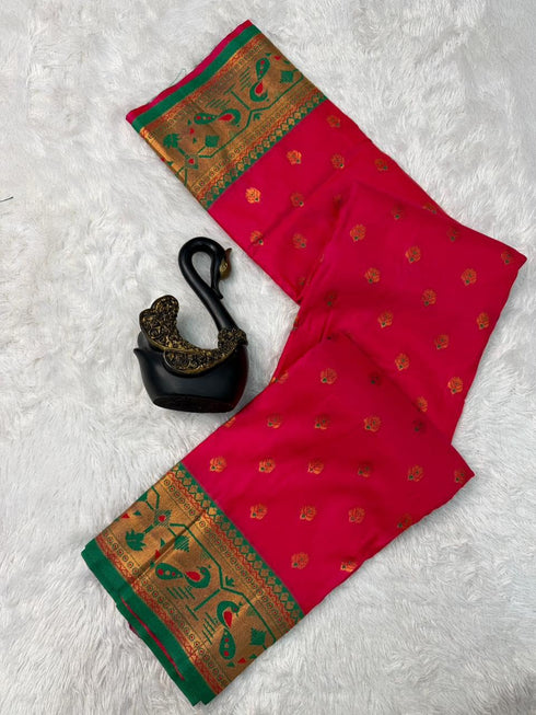 Vasthrlay Banarasi Paithani Weaving