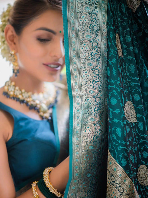 Vasthrlay Saree