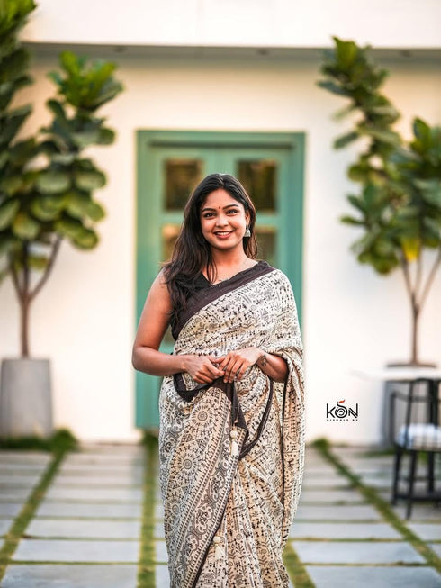 Vasthrlay Off White Traditional Printed Festive