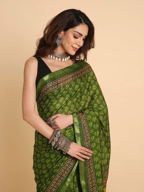 Vasthrlay Lightweight Breathable Traditional Printed Saree